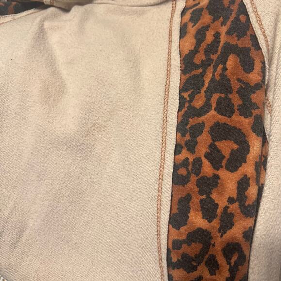 Now & Forever Womens 3X beige & Cheetah Oversized Sweater Shirt Blouse soft warm - Picture 2 of 13